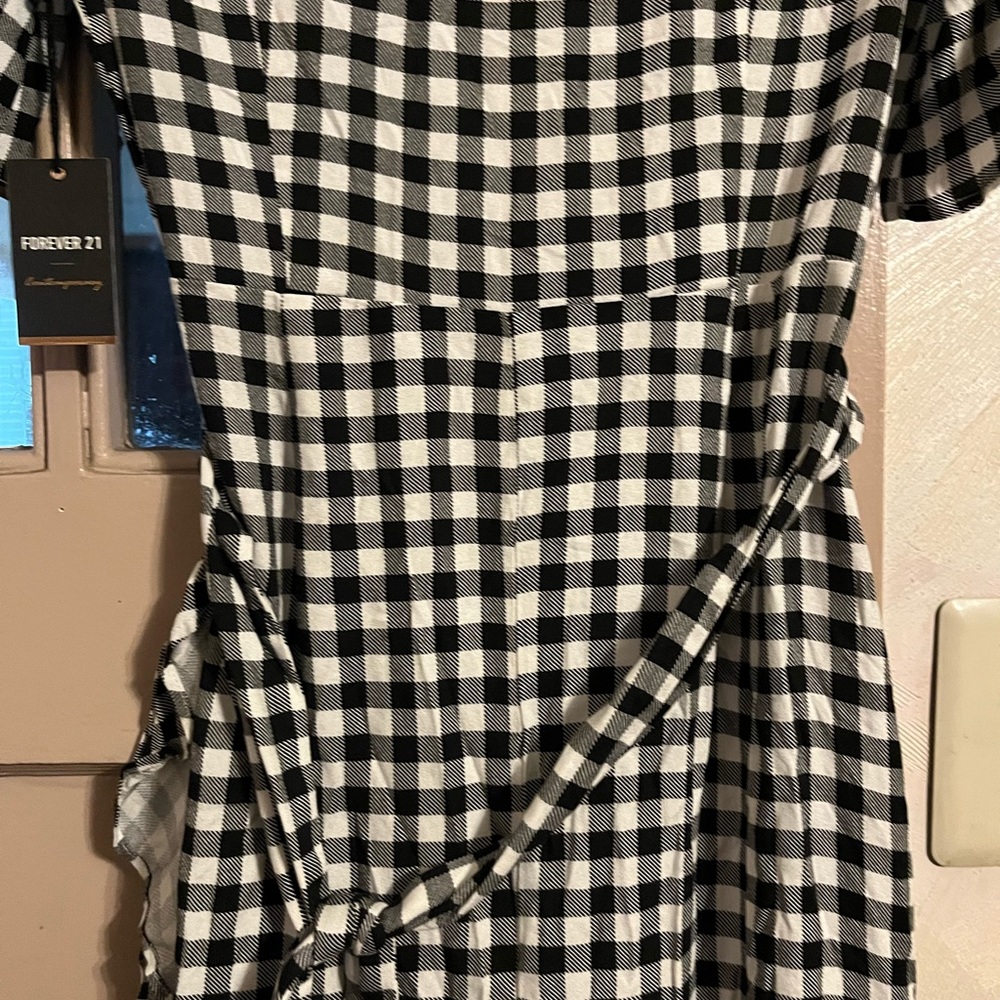 Forever 21 size medium black and white checkered wrap dress. - Picture 4 of 5